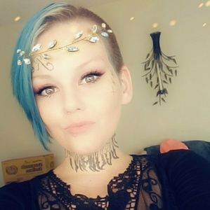 Meet your Posher, April